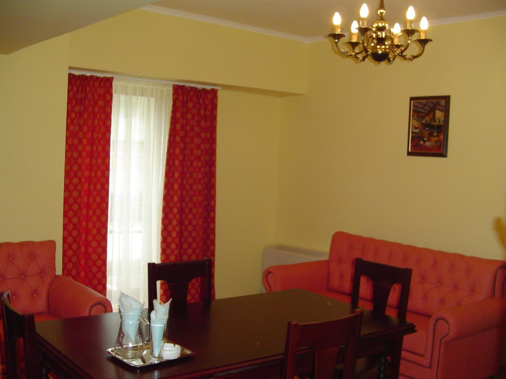 Hotel Europa Ploieşti Extérieur photo