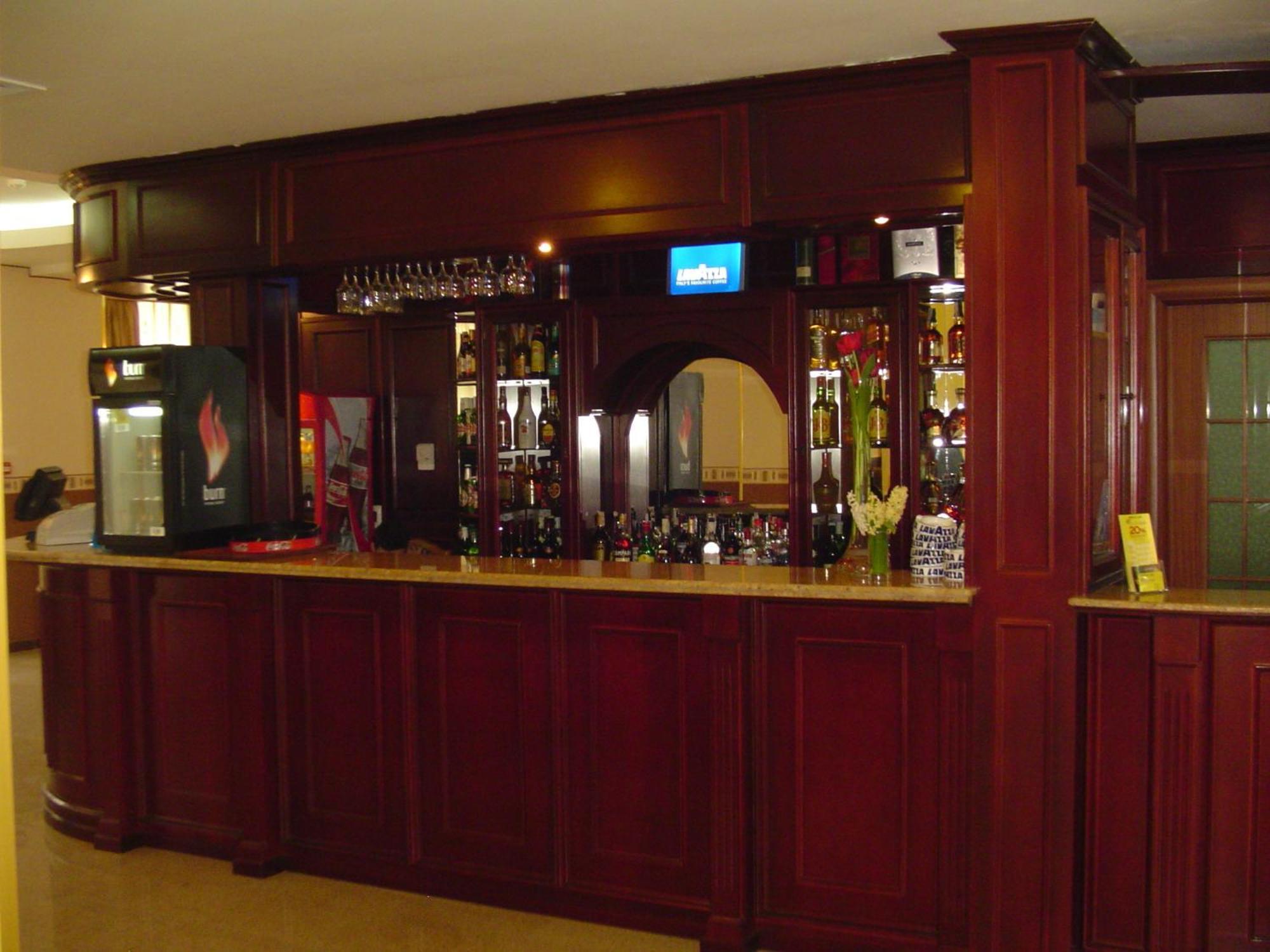 Hotel Europa Ploieşti Extérieur photo