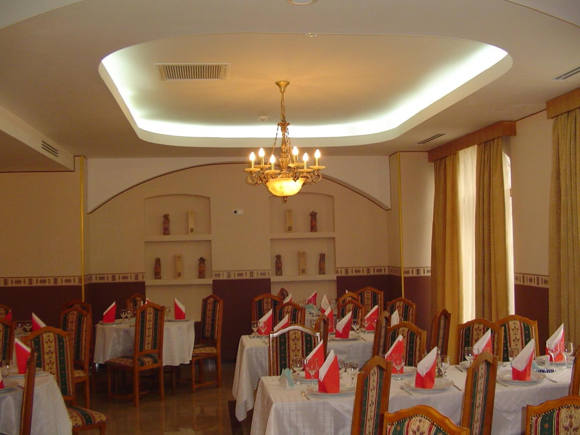 Hotel Europa Ploieşti Extérieur photo