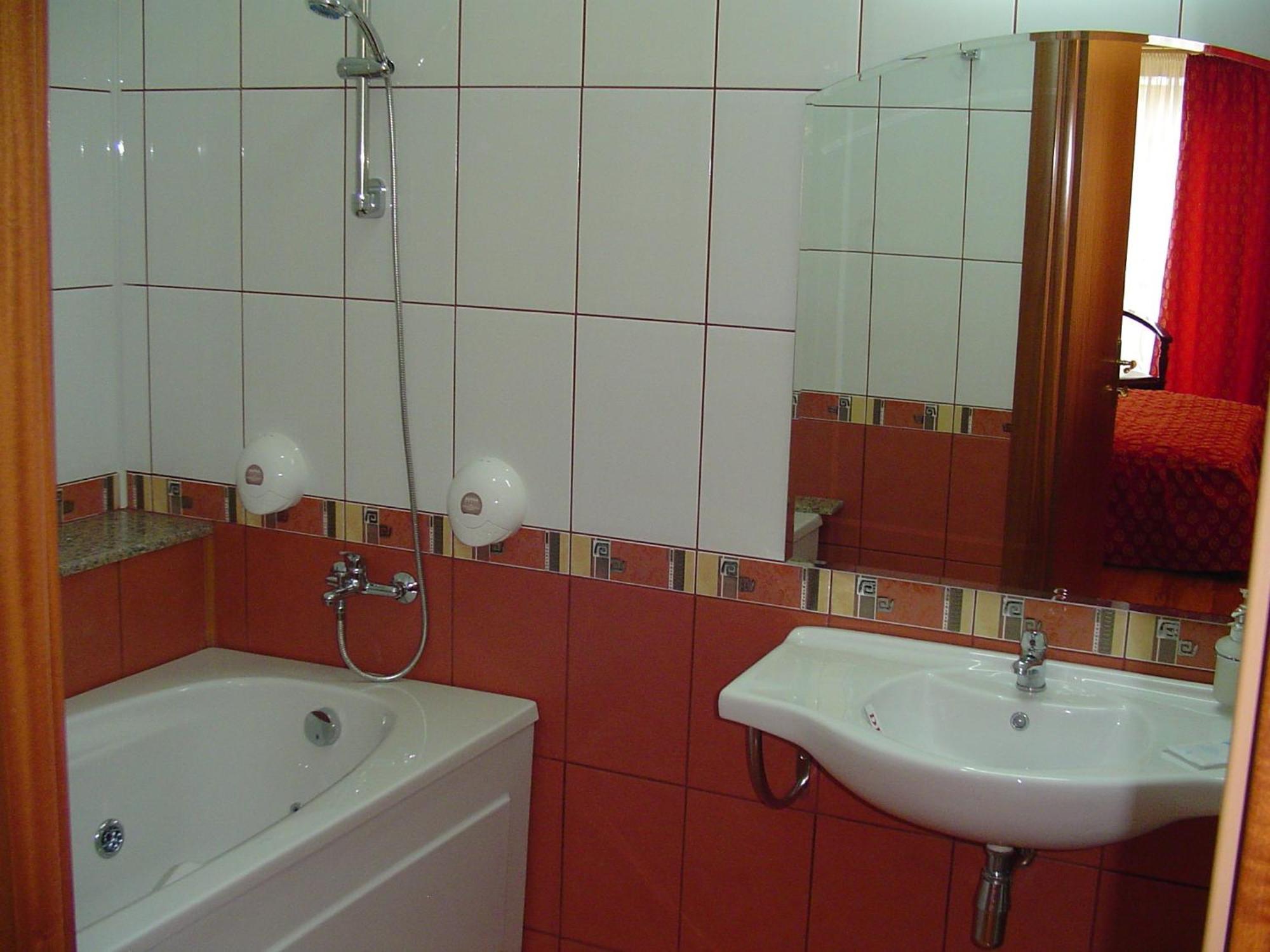 Hotel Europa Ploieşti Extérieur photo