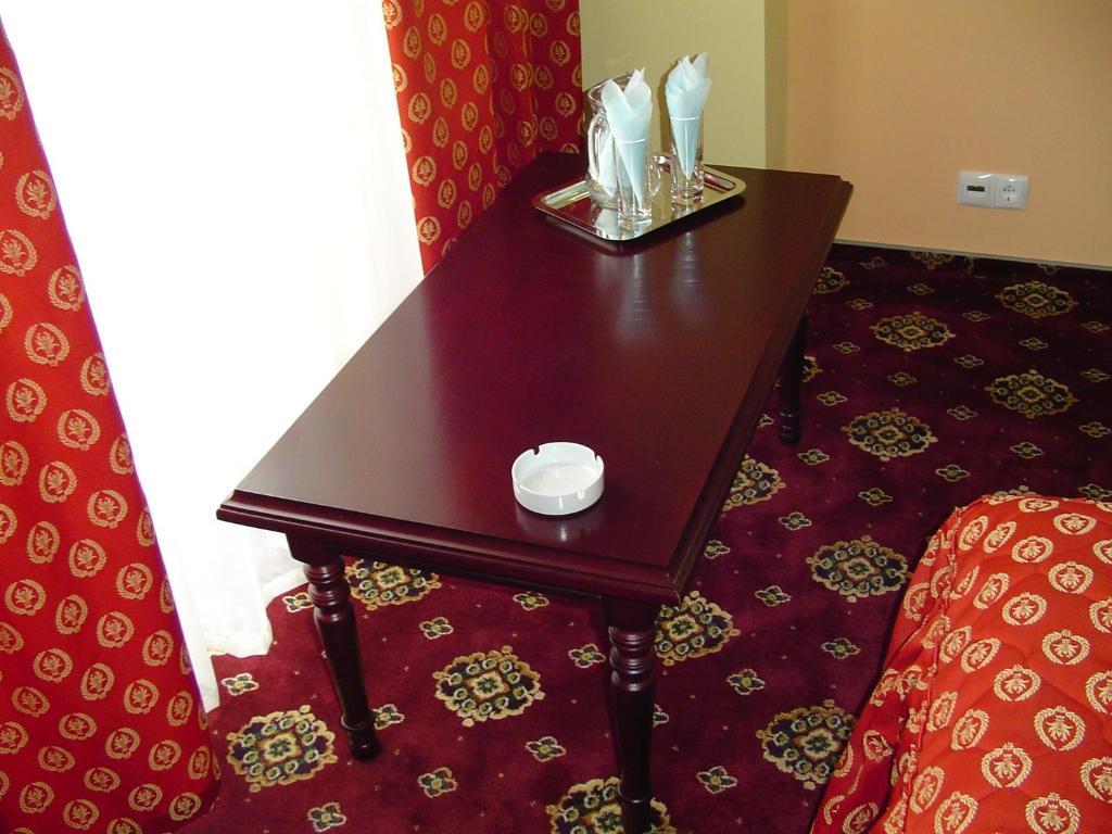 Hotel Europa Ploieşti Chambre photo