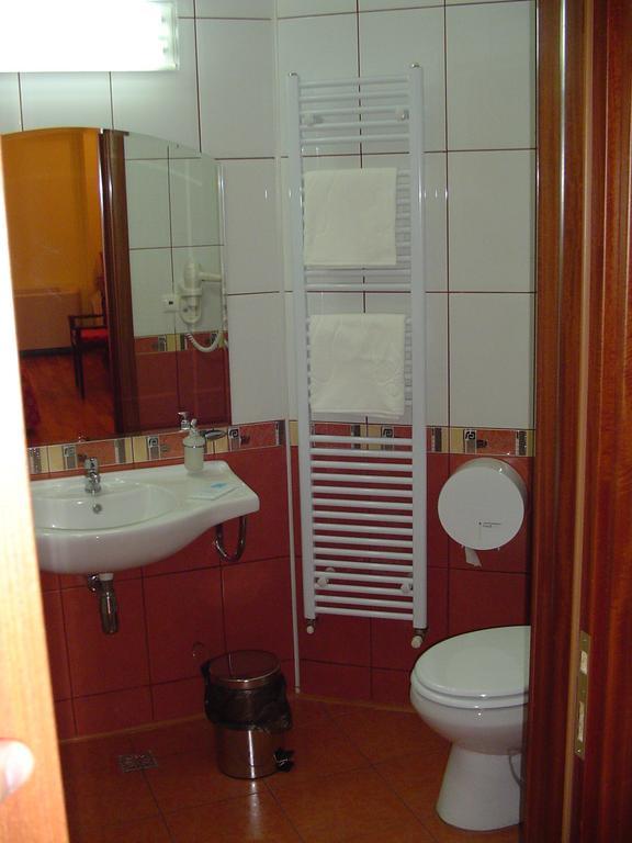 Hotel Europa Ploieşti Chambre photo