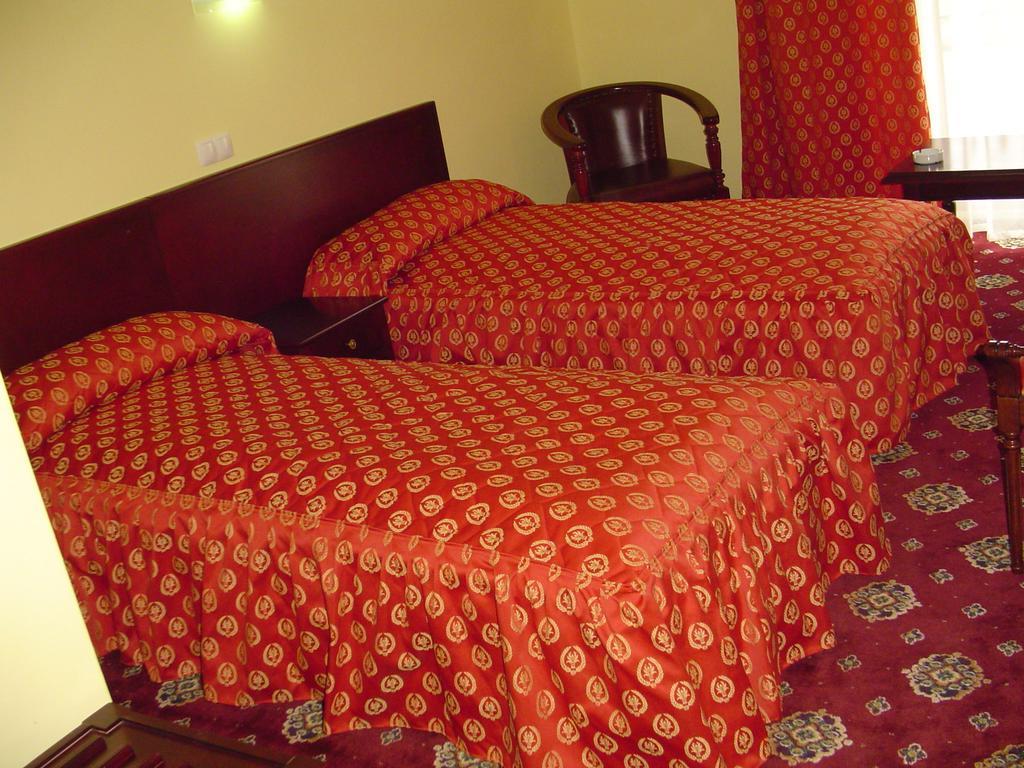 Hotel Europa Ploieşti Chambre photo