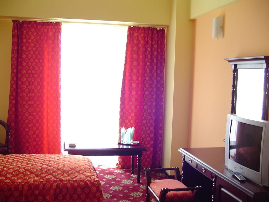 Hotel Europa Ploieşti Extérieur photo
